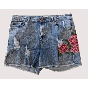 Zenobia Distressed Denim Shorts 3X Floral Embroidery Light Wash Pink Rose Leaves